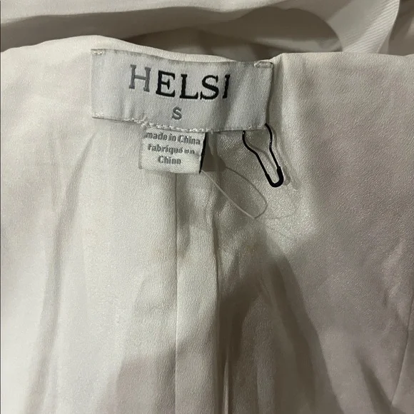 Elegant White Floral Backless Dress - Picture 8 of 9